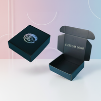 Caja de Cartón Reciclado Ecológica para Envíos de Ropa, con Logotipo Dorado Personalizado en Relieve, Corrugada, Plegable, con Recubrimiento UV, Reciclable