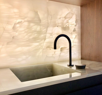 Marbre naturel Marbre blanc naturel Poli Carreaux Revêtement de sol fossile Conceptions Dalle Onyx Pierre pour mur