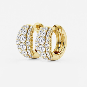 Boucles d'oreilles créoles Huggie à trois rangs avec diamants de laboratoire ronds de 1,5 carats, élégantes et étincelantes, pour femme, bijoux fins - Product Image 4