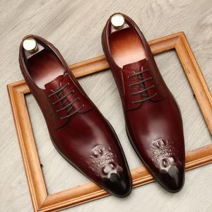 Nouvelles chaussures habillées pour hommes en cuir véritable, fabriquées à la main, haut de gamme, adaptées aux affaires, aux mariages et aux fêtes. - Product Image 1