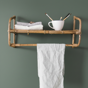 Porte-serviettes en rotin moderne et élégant avec un look luxueux idéal pour les appartements urbains et les intérieurs de salle de bain côtiers élégants - Product Image 1
