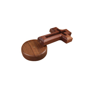 Cruz <span class=keywords><strong>de</strong></span> Madera Magnética <span class=keywords><strong>de</strong></span> Nogal, Cruz Hecha a Mano <span class=keywords><strong>de</strong></span> Jesucristo <span class=keywords><strong>de</strong></span> 5.5 x 2.8 Pulgadas, con Imanes - Product Image 2