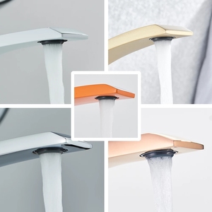 Robinet de <span class=keywords><strong>lavabo</strong></span> <span class=keywords><strong>doré</strong></span> Robinet de <span class=keywords><strong>lavabo</strong></span> noir Robinet de <span class=keywords><strong>lavabo</strong></span> à poignée unique Robinets de <span class=keywords><strong>lavabo</strong></span> Mélangeur dans la salle de bain - Product Image 5