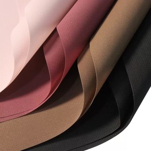 Papier d'emballage <span class=keywords><strong>de</strong></span> luxe en plastique PP jetable imperméable à texture 3D, épaisseur 0,5 mm, pour bouquets floraux, pour fleuristes - Product Image 4