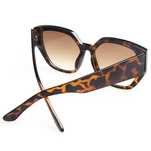 Gafas de sol marrones de gran tamaño personalizadas 2025 con lentes polarizadas PC/TAC Gafas de Sol de Marco ancho con tonos espectaculares - Product Image 2