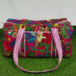 Sac de voyage matelassé en coton fait main indien pour femme – Confortable, décontracté, idéal pour le week-end, avec fermeture éclair, pour le shopping ou à porter à l'épaule - Product Image 1