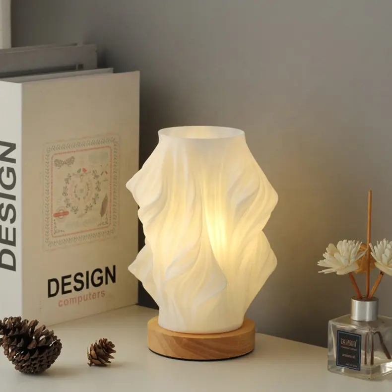 Nordic डिजाइन सजावटी बेडरूम बेडसाइड 3 डी मुद्रित रूफल्ड डेस्क लैंप यूएसबी के साथ