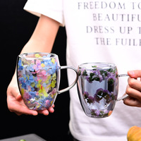 Mug Kopi Teh Kaca Borosilikat Tinggi Dua Lapis Kasual Bergaya untuk Penggunaan di Rumah dengan Pegangan Bunga Asli Tahan Suhu Tinggi