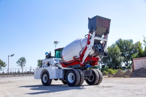 Bomba mezcladora de hormigón de cemento móvil de 3,5 Cbm, maquinaria de construcción, camión mezclador de hormigón de carga automática a la venta - Product Image 3