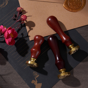 Accessori multicolori per la raccolta di <span class=keywords><strong>francobolli</strong></span> con manico in legno con lacca antincendio - Product Image 2