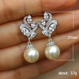 Orecchini Pendenti Eleganti con Perle e Motivi Floreali per Donne, Stile Coreano Chic, Accessorio Moda da Sposa - Product Image 3