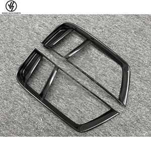 Rejilla de Ventilación Inferior de Parachoques Trasero de Fibra de Carbono Seca Brillante con Diseño de Panal para Audi R8 Base Coupé de 2 Puertas 2016-2018 - Product Image 6