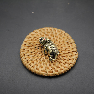 Figurine Pixiu en laiton avec motif diamant, ornement de bureau Feng Shui, décoration de maison et de bureau, cadeau - Product Image 2