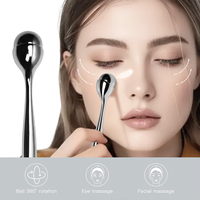 Metal Eye Roller 2 en 1 Design Applicateur de crème pour les yeux et outil de massage du visage à rouleau de glace