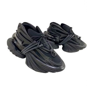 รองเท้ากีฬาแบรนด์ดีไซน์หรูสั่งทำพิเศษ รองเท้าทรงเรือทันสมัยพร้อมเชือกผูกและคุณสมบัติกันลื่น - Product Image 1