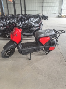 สกู๊ตเตอร์ไฟฟ้าวอลเดน 95 กม. ความเร็วสูง ระยะฐานล้อ 1300 มม. ระบบเบรกดิสก์คู่ ขายส่งรถจักรยานยนต์ไฟฟ้าแบบไม่ดัดแปลง - Product Image 6