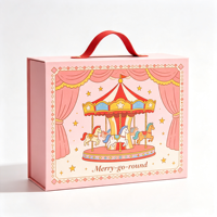 Boîtes personnalisées imprimées sur mesure sur le thème du cirque pour l'emballage cadeau des marques de détail, avec graphisme de marque et présentation en magasin.
