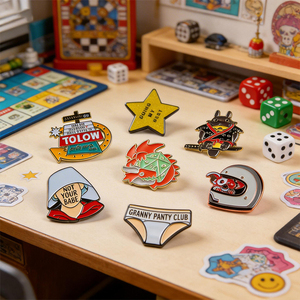 Venta al por mayor de bonitos pines de esmalte, broches de metal personalizados con impresión, pines de solapa de dibujos animados de animales y películas, insignias decorativas para mochilas - Product Image 1