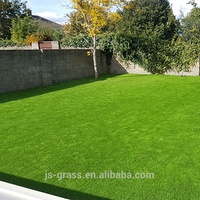Césped artificial de aspecto natural de 30mm de altura, alfombra rentable, césped sintético resistente a los rayos UV de 10mm para uso en exteriores