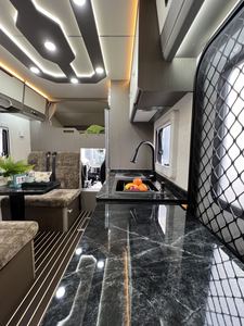 Personnalisation de camions Foton, camping-cars et véhicules de loisirs pour l'aventure - Product Image 3