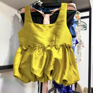 Ingrosso Abbigliamento Usato al Miglior Prezzo, Top Estivo Vintage Trendy Stile Y2K Hot Girl, Canotta Monospalla da Ragazza - Product Image 1