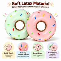 Jouet pour chien en latex naturel en forme de donut, jouet à mâcher qui couine pour petits chiens, jouet interactif pour animaux de compagnie, vente en gros OEM