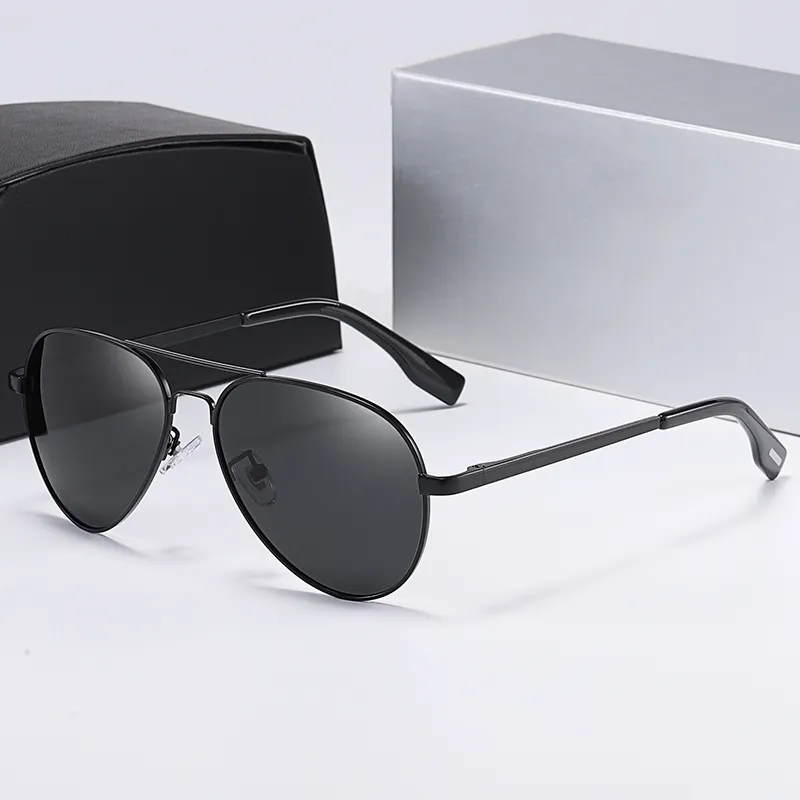 2024 plus récent couleur Film lunettes de soleil classique aviateur pour hommes pilote métal crapaud lunettes de soleil polarisées hommes