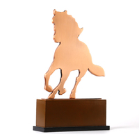 Bibelot en alliage de zinc oem du Qatar, gobelets en forme de cheval, décoratifs en bois