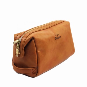 Mango de inodoro de color personalizado que lleva cuero PU impermeable viaje marrón almacenamiento inodoro de mujer bolsa de <span class=keywords><strong>maquillaje</strong></span> - Product Image 5