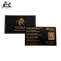 Carte de visite personnalisée en papier noir avec estampage à chaud doré, code QR imprimé, informations sur la marque