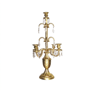 Candélabre design en relief 5 bougies avec gouttes de cristal aluminium fini or grand candélabre de décoration de mariage à la main à la maison - Product Image 1