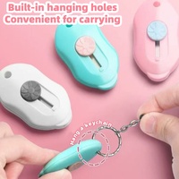 Ce mini couteau utilitaire est mignon et original. Le petit couteau à découper le papier est prêt à être sorti de la boîte