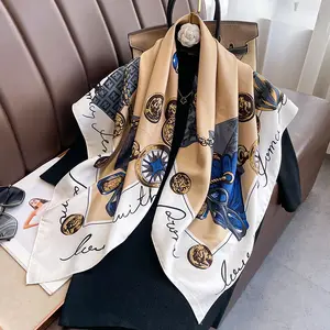 Vente chaude nouveau doux confort carré écharpe châle pour femmes luxe inspiré impression sergé soie foulards enveloppes musulman foulard Bandanas