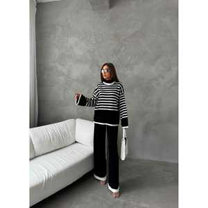 Ensemble tricoté col marin noir pour femme, taille S, haut rayé à manches longues et pantalon assorti - Product Image 5