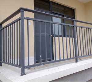 認証済み工場製 シンプルデザイン スチール製バルコニー柵 手すり 安全柵 錬鉄製階段手すり ヴィラ ホテル 病院向け - Product Image 2