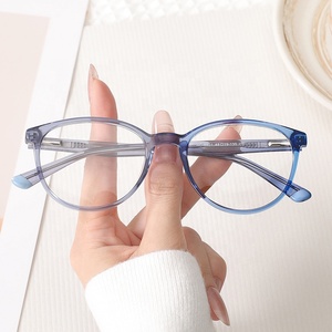 Lunettes à monture ovale à verres photochromiques certifiées CE, garantissant une vision claire pour faire les devoirs, faire du sport et <span class=keywords><strong>regarder</strong></span> des films - Product Image 1
