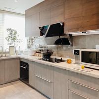 Ventes directes d'usine LKYT, armoires de cuisine modernes en bois de rose massif, design écologique, résistantes à l'eau, fonctionnalités multifonctionnelles