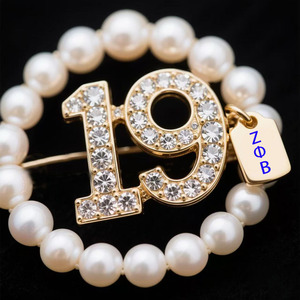 Broche de diamantes de imitación personalizado para eventos de ex alumnos, broche numerado con letras griegas para bodas, fiestas, compromisos y regalos - Product Image 2