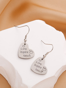 ต่างหูจี้รูปหัวใจทรงเรขาคณิต - ทองเหลืองทันสมัย ข้อความ 'LOVE INSPIRE TEACH' ของขวัญสำหรับผู้หญิงในวันรับปริญญา/วันครู - Product Image 3