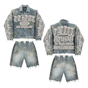 Giacca e Pantaloncini di Jeans da Uomo OEM Personalizzati con Toppa Ricamata con Lettere, in Tela di Cotone con Strass, Lavaggio Vintage Effetto Vissuto - Product Image 1