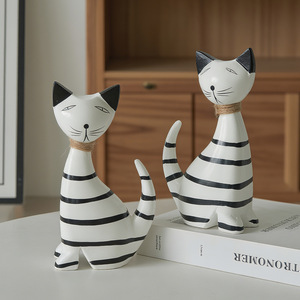 Ensemble de figurines de chat en bois de style minimaliste nordique, design floral noir et blanc, décoration de bureau à domicile - Product Image 2