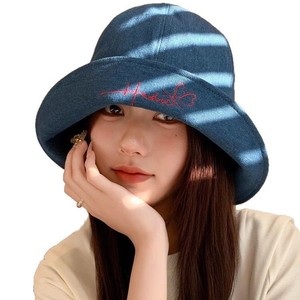 Sombrero de Pescador de Mezclilla Azul Claro con Bordado de Corazón, Sombrero de Ala Ancha para Mujer, Protección Solar para Primavera y Verano - Product Image 5