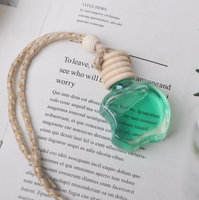 Vente chaude 8ml bouteille de parfum de voiture diffuseur de désodorisant arôme liquide longue durée avec couvercle en bois et bouteille de parfum en verre