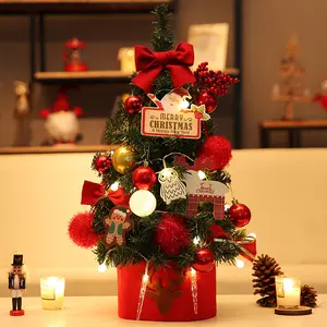 テーブルデコレーション小さなミニクリスマスツリー、白い吊り下げ装飾品とLEDライト