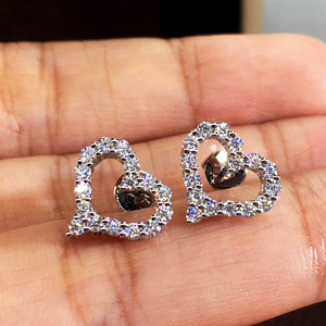 Orecchini a cuore in oro bianco con cristalli incastonati per l'uso quotidiano da donna, gioielli in argento - Product Image 4