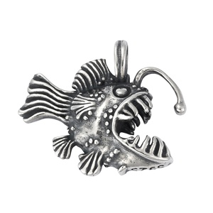 Pendentifs en argent sterling S925 pour femmes et hommes, breloques rétro en relief 3D en forme de poissons piranha, amulette, bijoux punk tendance, vente en gros - Product Image 1