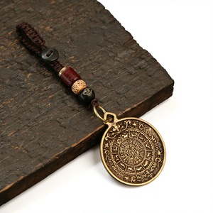 Pendentif porte-clés rond en laiton, motif Bagua des Neuf Palais du Zodiaque, style tibétain vintage, à suspendre à la taille - Product Image 1