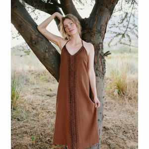 ชุดเดรสมิดิคล้องคอคอสีน้ำตาลโบฮีเมียนทำด้วยมือแนวชนเผ่าปักลายซับในผ้าฝ้ายสำหรับฤดูร้อน - Product Image 1