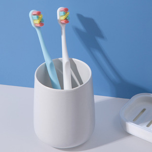 Spazzolini da denti Extra morbidi con setole affusolate progettate dal parodontologo per denti sensibili e gengive che si allontanano - Product Image 3