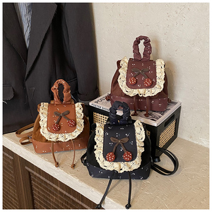 Borsa a tracolla in peluche a forma di ciliegia, originale e simpatica, ideale come souvenir, per negozi di articoli da regalo e per lo stile quotidiano - Product Image 1